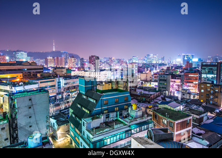 Seoul, Corea del Sud con la Torre di Seoul in distanza Foto Stock