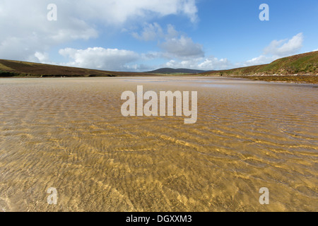 Isole di Orkney, Scozia. Una vista pittoresca del Waulkmill Bay sulla costa sud occidentale di Orkney sulla terraferma. Foto Stock