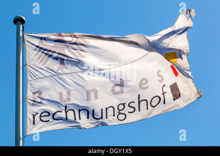 Bandiera con il logo e la scritta "Bundesrechnungshof" o della Corte dei conti federale tedesca, Bonn, Renania, Renania settentrionale-Vestfalia Foto Stock