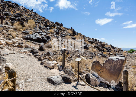 Petroglyph mesa a punto il sentiero in Boca Negra Canyon sezione del Petrogrlyph Monumento Nazionale di Albuquerque, Nuovo Messico, STATI UNITI D'AMERICA Foto Stock