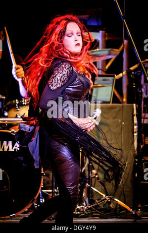 Toronto, Ontario, Canada. 27 ott 2013. Cantante americana Cyndi Lauper eseguita sold out show alla storica Massey Hall di Toronto. © Igor Vidyashev/ZUMAPRESS.com/Alamy Live News Foto Stock