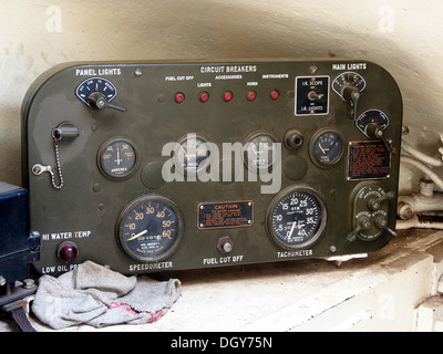 Lo Sherman M4, identificato con il numero di serie 30126965, è un carro armato americano dell'era della seconda guerra mondiale. È conservato come parte di una collezione di veicoli militari, mostrando il suo ruolo nelle operazioni in tempo di guerra e nella guerra corazzata. Foto Stock