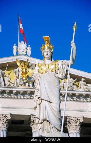 La scultura di Pallade Atena davanti al Parlamento austriaco edificio, Vienna, Austria, Europa Foto Stock