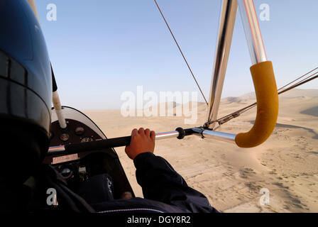 Ultraleggero volo sopra il deserto del Gobi, vista aerea delle dune di sabbia nel deserto del Gobi, Silk Road, Dunhuang, Gansu, Cina e Asia Foto Stock