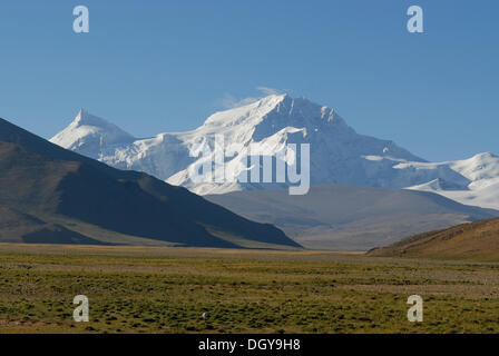 Innevate vette dell'Himalayan cresta principale vicino Peilko Lago Tso, Provincia Ngari, West Tibet Tibet, Cina e Asia Foto Stock