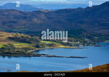 Vista da Applecross Pass Road sopra Loch Carron, Scotland, Regno Unito, Europa Foto Stock