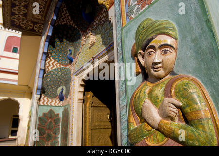 Cancello con decorazione, City Palace Jaipur, Rajasthan, India, Asia Foto Stock