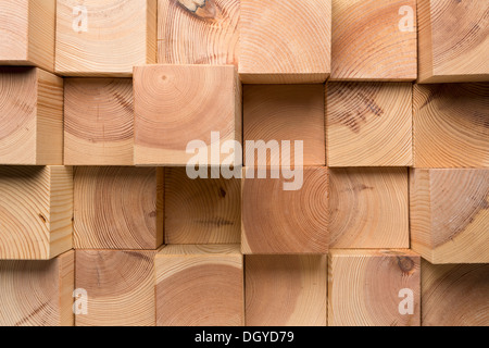 Una griglia di blocchi di legno disposte in varie lunghezze Foto Stock