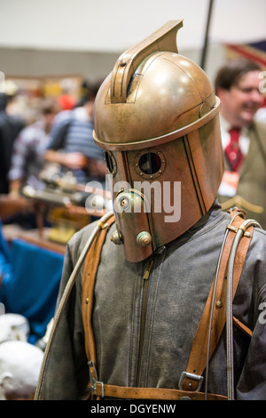 LONDON, Regno Unito - 26 ottobre: Steampunk rocketeer outfit nel Comicon presso il centro Excel di MCM Expo. Ottobre 26, 2013 a Londra. Foto Stock