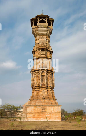 Kirti Stambha, la vittoria torre del Jains, costruito in onore del primo Tirthankara Jain Adinath, Chittorgarh Fort Mountain Foto Stock