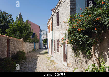 Vecchie case di pietra in Osor, Isola di Cherso, Mare Adriatico, golfo di Kvarner, Croazia, Europa Foto Stock