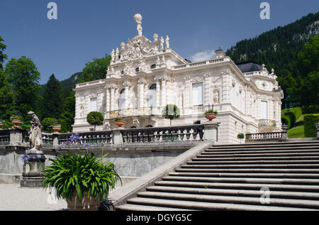 Schloss Linderhof Palazzo di Re Ludwig II, Valle Graswang, Alpi Ammergau, Oberammergau, Alta Baviera, Baviera Foto Stock