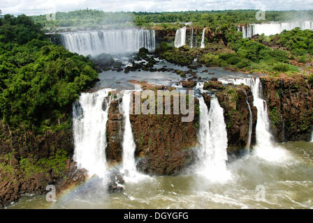 Cascate di Iguassù, argini sul lato Brasiliano, Iguazu River, Brasile, Sud America Foto Stock