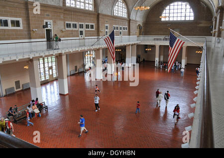 Interno della sala del registro di sistema, immigrazione, museo di Ellis island, new york, Stati Uniti d'America, Stati Uniti d'America, America del nord Foto Stock