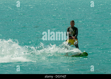Windsurf sul lago di Silvaplana, Svizzera Foto Stock