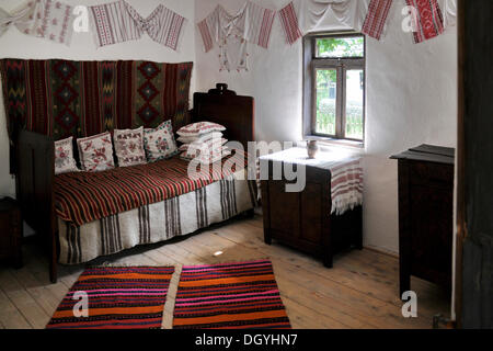 Interno, villaggio museo nazionale muzeul satului al dimitrie gusti, Bucarest, Romania, europa Foto Stock