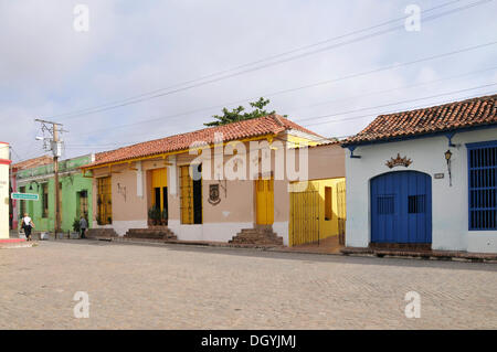 Plaza San Juan de Dios, quartiere storico di Camagueey, Cuba, dei Caraibi e America centrale Foto Stock