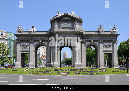 Puerta de Alcala, Plaza de la Independencia, centro storico di Madrid, Castiglia, Spagna, Europa, publicground Foto Stock