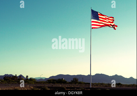 Bandiera degli STATI UNITI D'AMERICA Truck stop sulla Interstate 10 Arizona USA Foto Stock