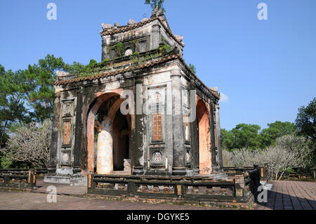 Stele pavilion, tomba dell'Imperatore Tu Duc, tonalità, vietnam, sud-est asiatico Foto Stock