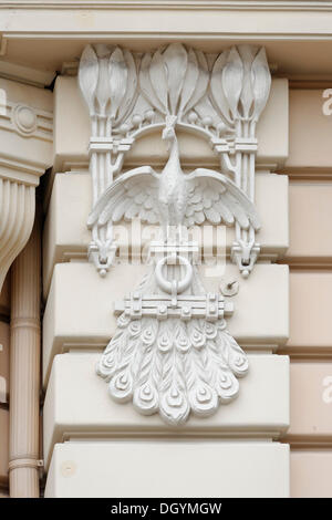 Vista in dettaglio di un edificio in stile liberty, ornamenti, bird, Alberta iela 13, Riga, Lettonia, paesi baltici, Europa Foto Stock