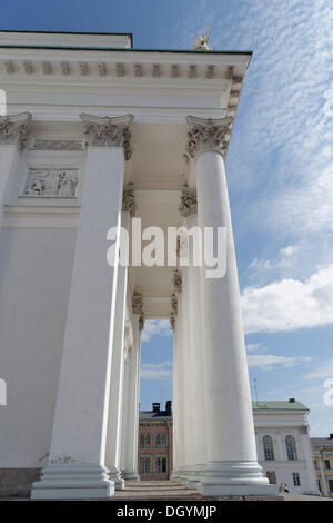 La cattedrale di Helsinki, portici, la piazza del senato, senaatintori, Helsinki, Uusimaa, Finlandia Foto Stock