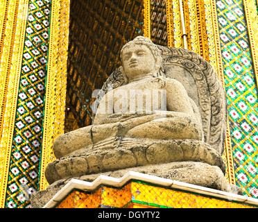 Scultura di Buddha a Palazzo Reale, Bangkok, Thailandia Foto Stock