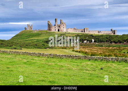 Il castello di Dunstanburgh, Northumberland, England, Regno Unito Foto Stock