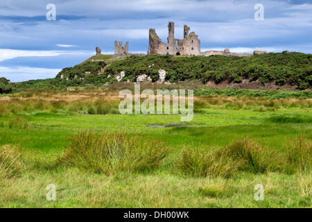 Il castello di Dunstanburgh, Northumberland, England, Regno Unito Foto Stock