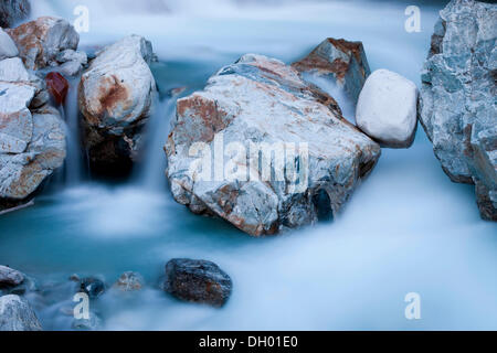 Ruscello di montagna, Nationalpark Ecrins, Rhone Alpes, Département Isère, Rhône-Alpes, in Francia Foto Stock