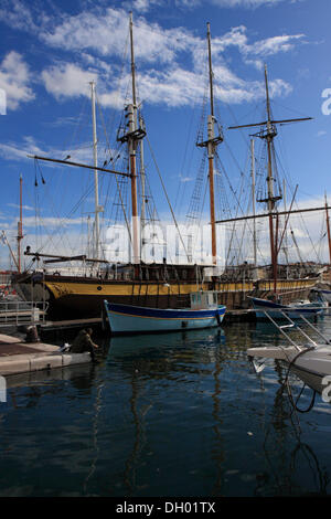 Antivento in pelo, tre-masted ristorante barca, Vieux Port, il porto di Marsiglia, Dipartimento Bouches du Rhône, Région Foto Stock