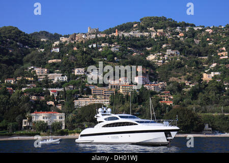 Roquebrune Cap Martin, viste dal mare, Région Provence-Alpes-Côte d'Azur, in Francia, in Europa Foto Stock