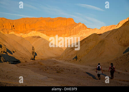 Sentiero escursionistico attraverso il Golden Canyon, Valle della Morte, Valle della Morte, Death-Valley-Nationalpark, California, Stati Uniti Foto Stock