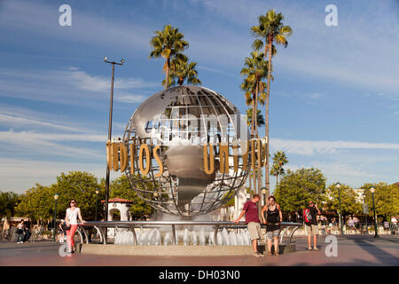 Globo universale, ingresso all'Universal Studios di Hollywood Amusement Park, Città universale, Los Angeles, California Foto Stock