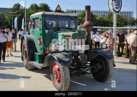 Vecchio Lanz Bulldog trattore dal 1939, storico Oktoberfest a Monaco di Baviera, Baviera, Baviera Foto Stock