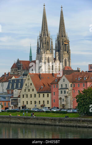 La Cattedrale di San Pietro, il fiume Danubio, Regensburg, Alto Palatinato, Bavaria Foto Stock