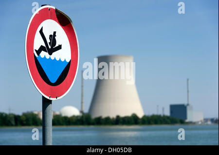 Segnale di divieto, segno di avvertimento per acque pericolose, la centrale nucleare di Isar 1, Niederaichbach serbatoio, Ohu, Lkr. Landshut Foto Stock