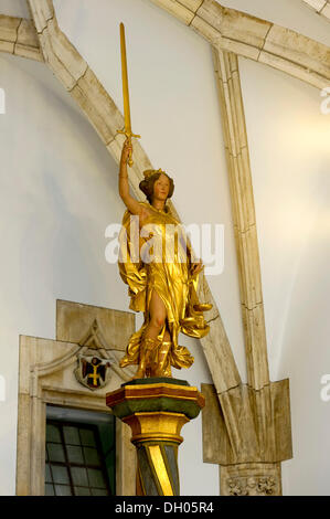 Statua dorata di Lady giustizia, Municipio nuovo Marienplatz, Monaco di Baviera, Baviera, Baviera, Germania Foto Stock