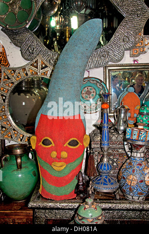 Maschera di Timbuktu ( Mali ) nel negozio di antiquariato marrakech marocco Medina Souk Mercato Foto Stock