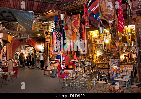 Negozio di antiquariato marrakech marocco Medina Souk Mercato Foto Stock