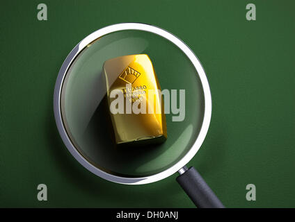 Gold bar sotto una lente di ingrandimento, rendering 3D, illustrazione Foto Stock