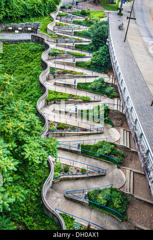 A zig zag passaggio pedonale nel centro cittadino di Chattanooga, Tennessee. Foto Stock