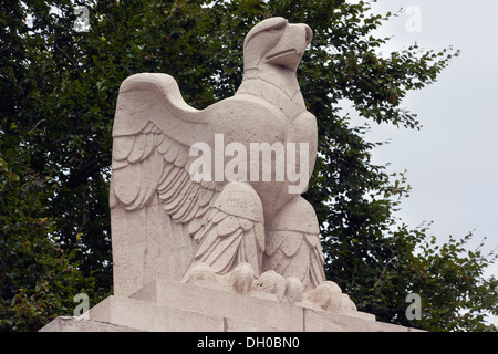 Eagle proteggendo l'ingresso del cimitero Foto Stock