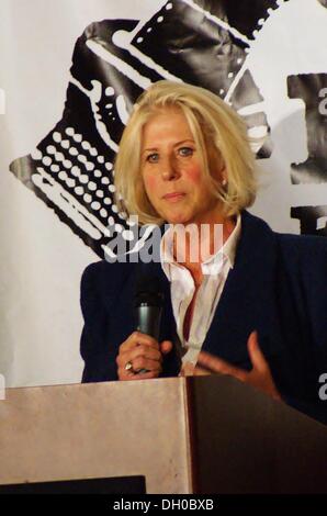 Austin, Texas, Stati Uniti d'America. 26 ott 2013. Scrittore , produttore e regista Callie Khouri , vincitore di un illustre sceneggiatore award per il suo lavoro su ''Thelma e Louise'' e altri progetti presso l'Austin Film Festival 2013 Awards Luncheon tenutosi presso il Club Austin di Austin in Texas su 10/26/2013. © Jeff Newman/Globe foto/ZUMAPRESS.com/Alamy Live News Foto Stock