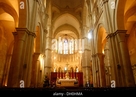 Gli interni della cattedrale di Notre-dame de Beaune, Beaune, Borgogna, in Francia, in Europa Foto Stock