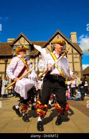 Morris Dancing, Stratford upon Avon, Warwickshire, Inghilterra Foto Stock