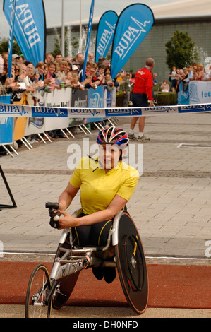 Carys Davina Tanni Gray-Thompson nato a Cardiff Galles, lei è un parlamentare e presentatore televisivo qui racing in Cardiff Foto Stock