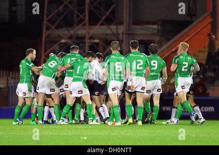 Rochale, UK. 28 ott 2013. Uno dei molti combattimenti che hanno avuto luogo durante la Coppa del Mondo di Rugby Group un gioco tra le isole Figi e l'Irlanda dall'Spotland Stadium. Credito: Azione Sport Plus/Alamy Live News Foto Stock