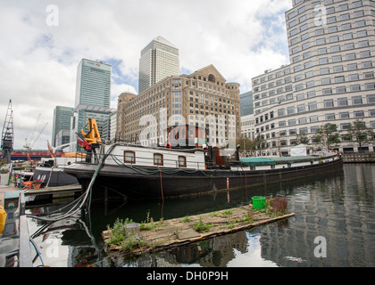 26/10/2013 Barge e da Canary Wharf, Docklands, Londra, Inghilterra, Regno Unito Foto Stock