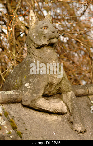 Il Castello di Cardiff animali del muro è stato progettato da William Burges nel 1866 ma costruite fino al 1890, prima del rinnovo di un avvoltoio416 Foto Stock